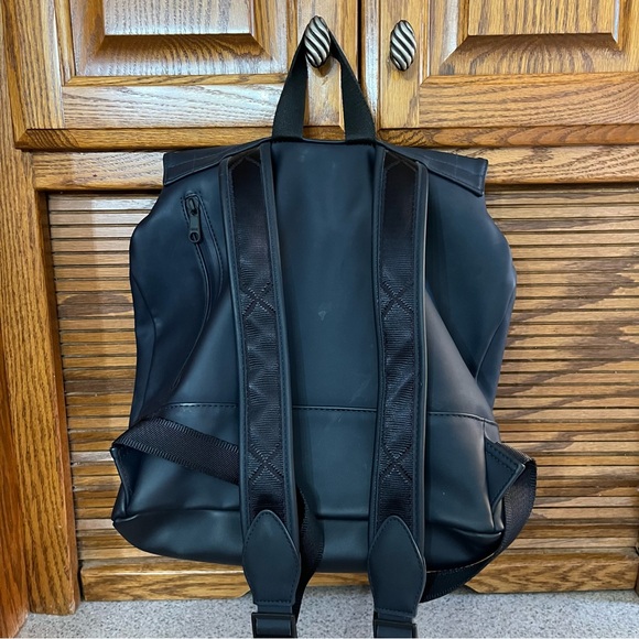 Hunter for Target Navy Blue Neoprene Waterproof Backpack with Yellow Lining - Picture 10 of 11